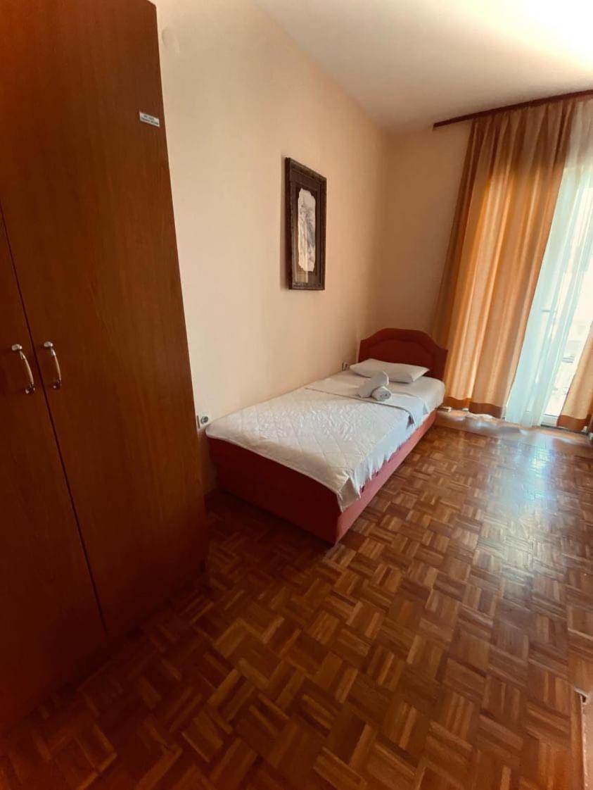 Apartments Dunja Светі-Стефан Екстер'єр фото