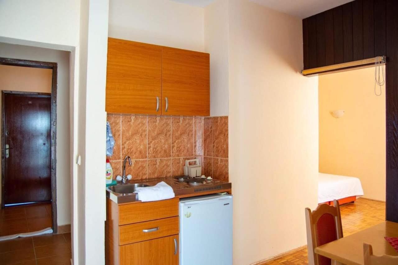 Apartments Dunja Светі-Стефан Екстер'єр фото