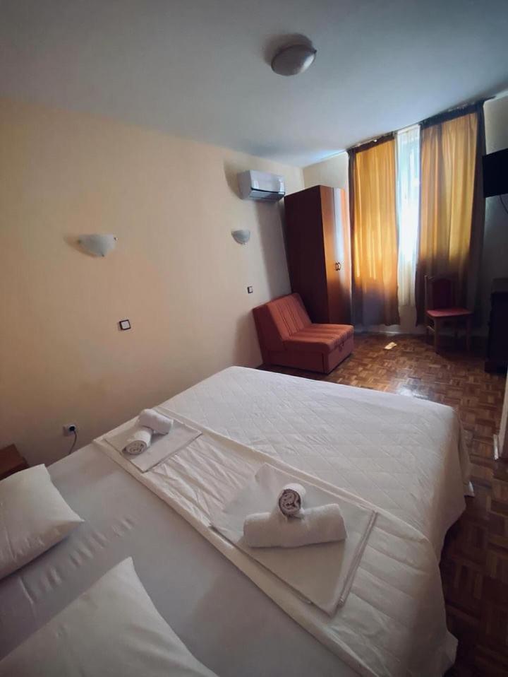 Apartments Dunja Светі-Стефан Екстер'єр фото