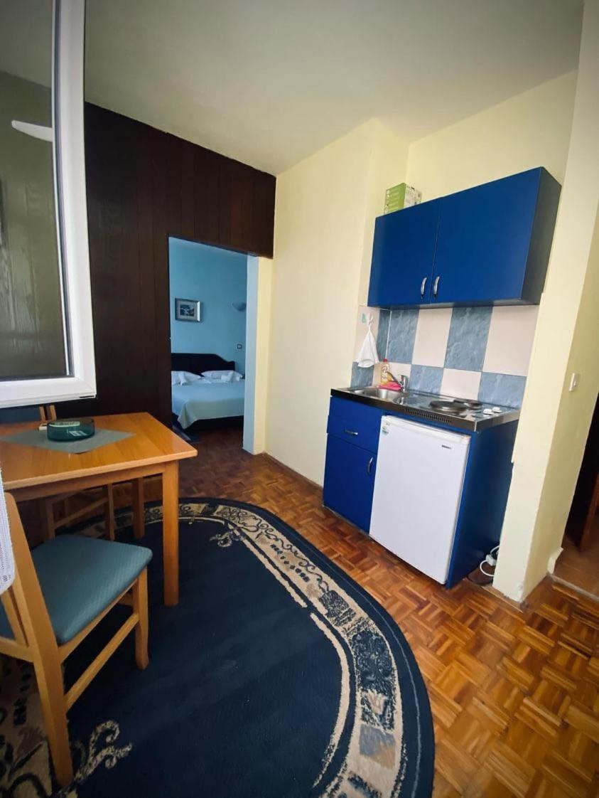 Apartments Dunja Светі-Стефан Екстер'єр фото