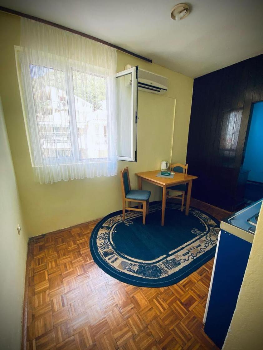 Apartments Dunja Светі-Стефан Екстер'єр фото