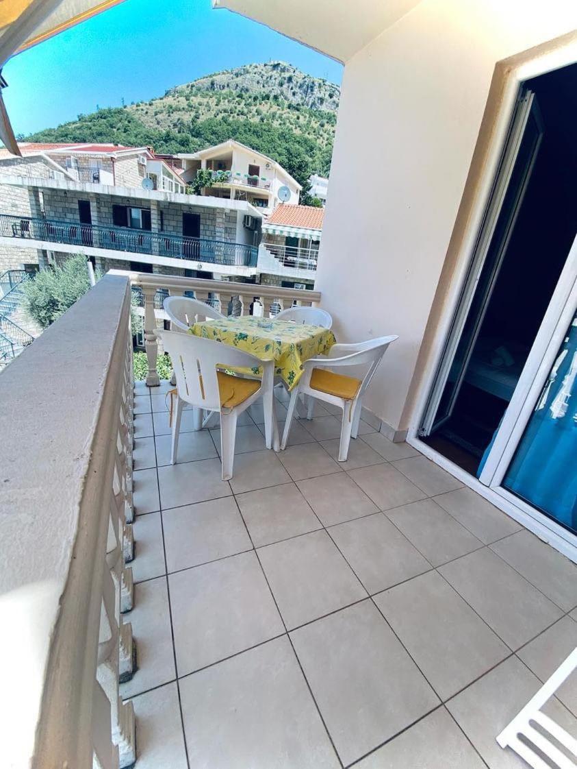 Apartments Dunja Светі-Стефан Екстер'єр фото